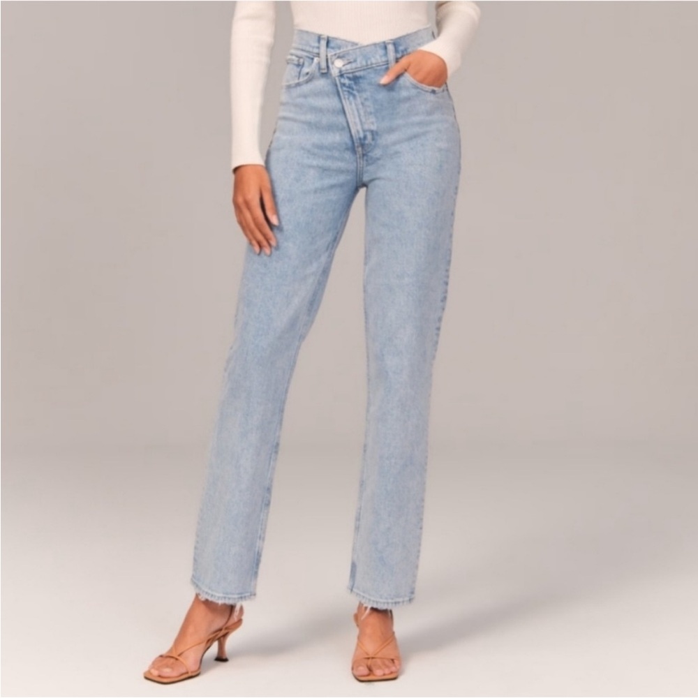 Abercrombie &‎ Fitch Curve Love The Dad High Rise Light Wash Size 35/20L Jeans